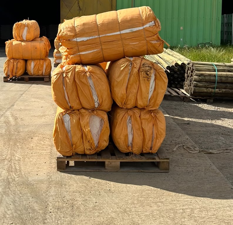 Maxisacos embalados en bultos sobre un pallet